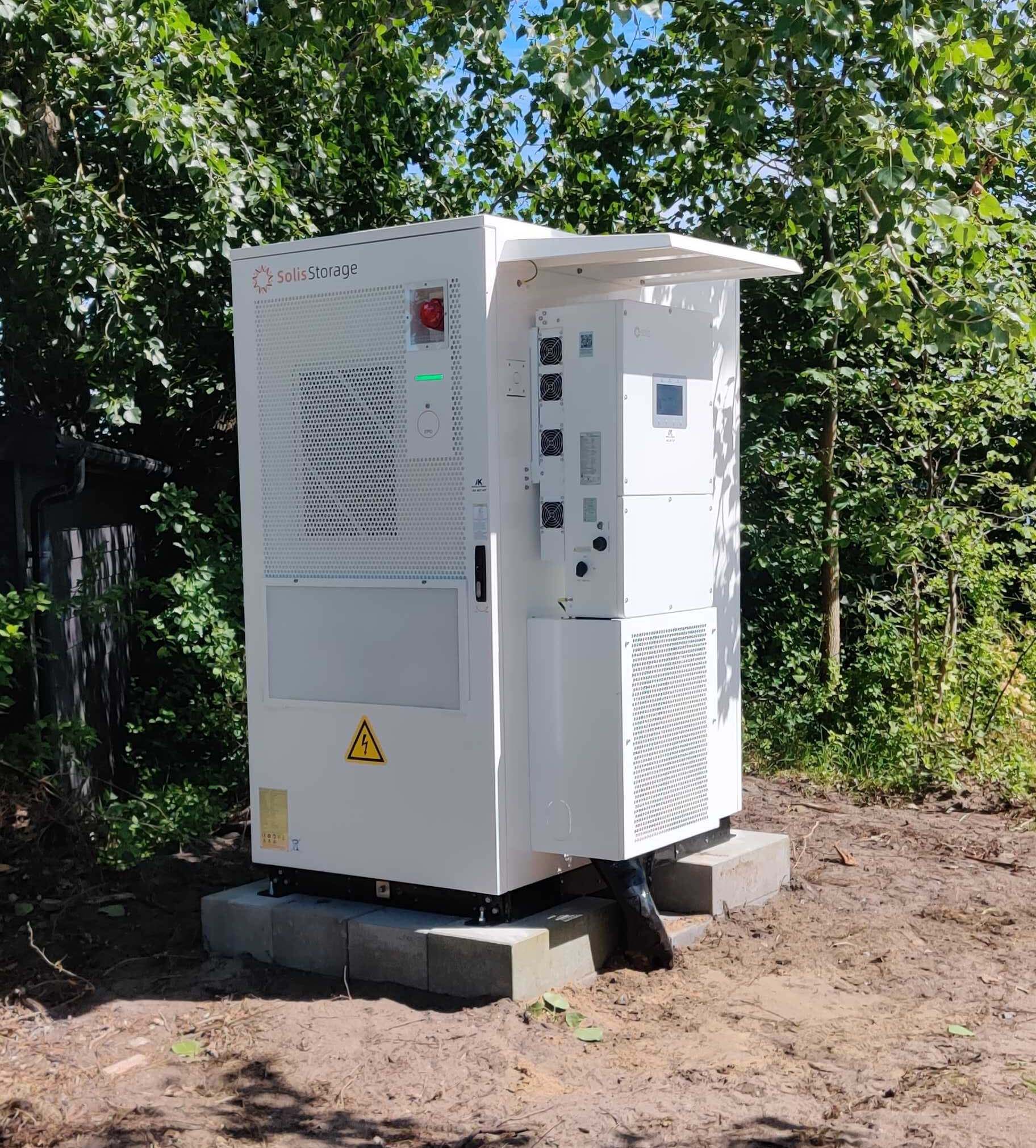 BESS batterisystem kombinerat med solcellsanl&auml;ggning